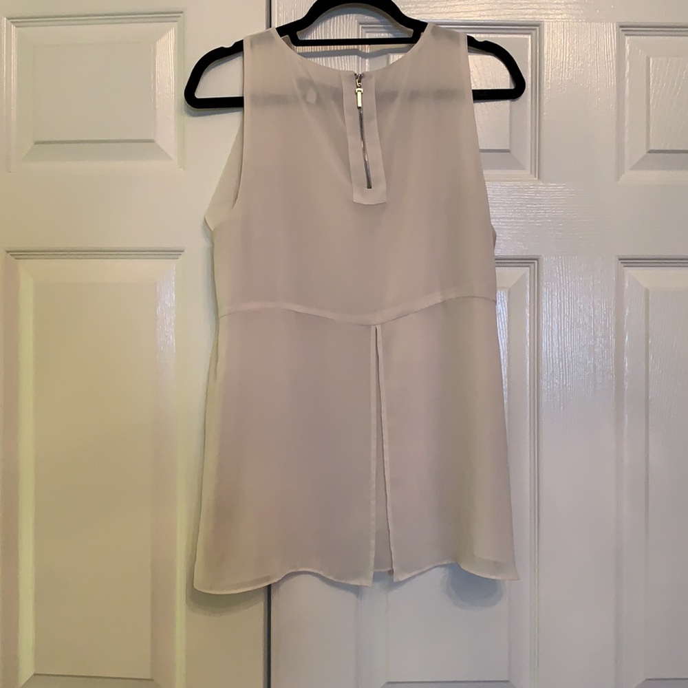 Linen Top - Picture 2 of 2